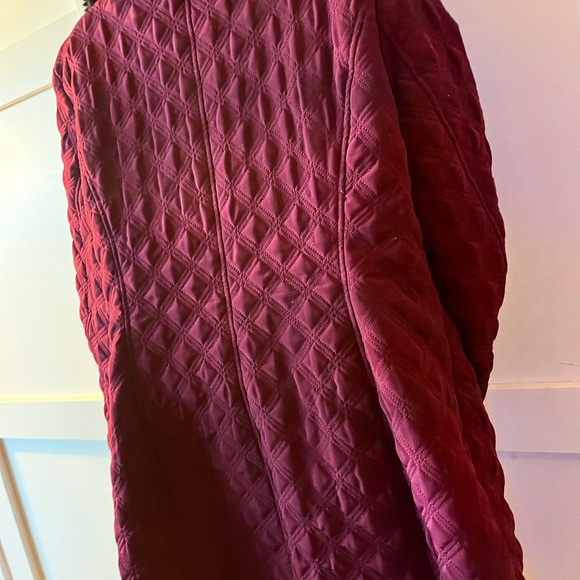 Women's Burgundy Quilted Ski Jacket with Faux Fur Collar - Picture 5 of 7